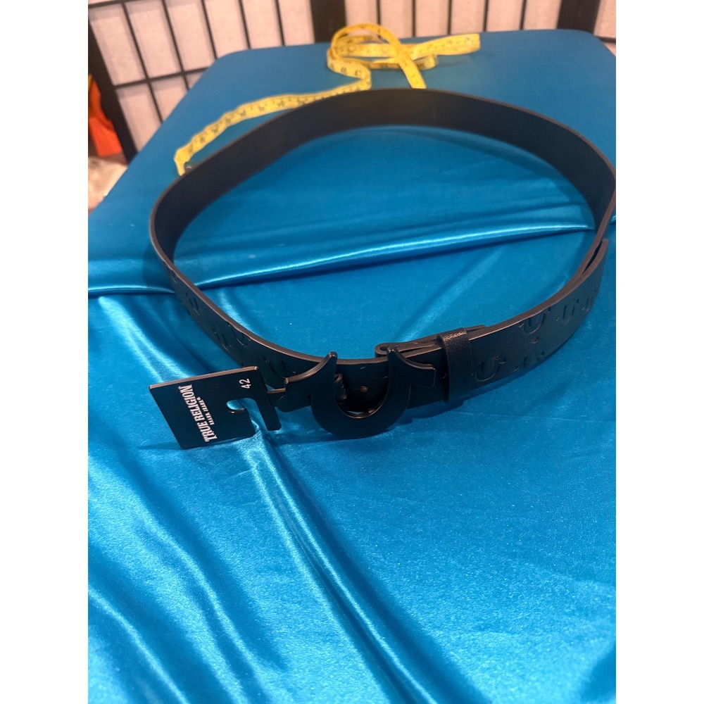 True Religion Embossed Horseshoe Buckle Belt Black Leather Sz 42 NWT